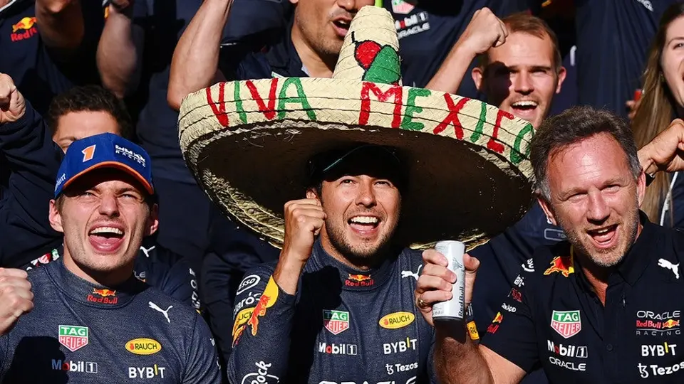 Checo Pérez: Celebró el 1-2 de Red Bull en el GP de Bélgica con sombrero mexicano