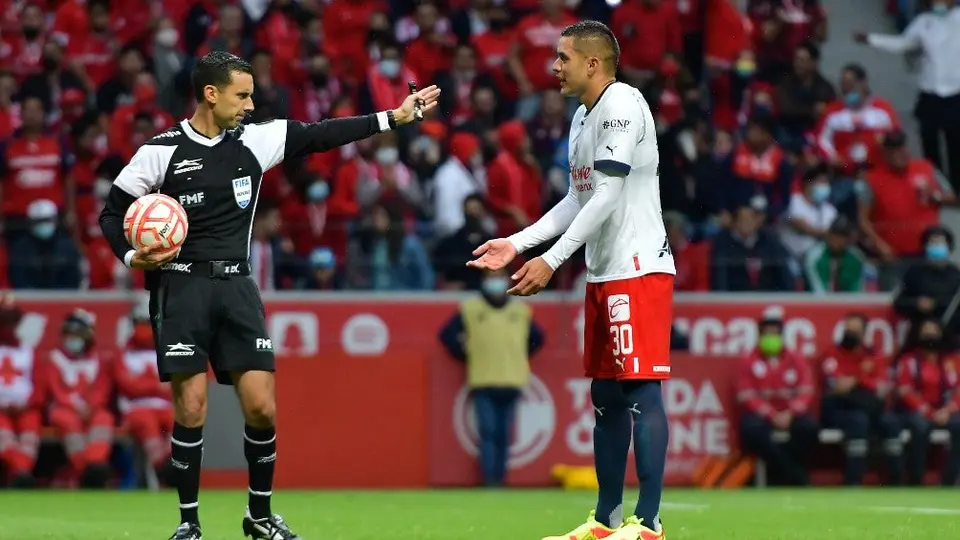 Liga Mx: Chivas empató sin goles con Toluca con polémica arbitral incluida