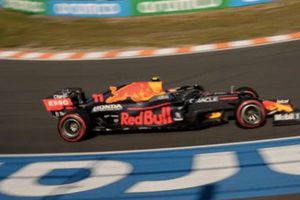 Checo Pérez terminó séptimo en la P1 del GP de Países Bajos