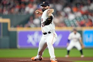 José Urquidy: Perdió juego a pesar de gran labor ante los Orioles