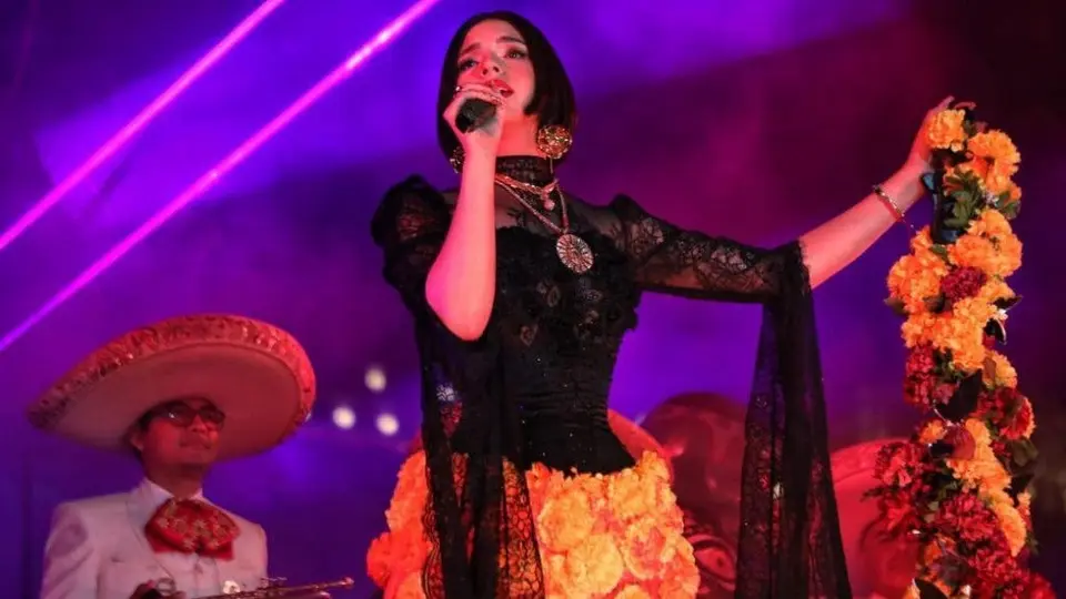 CDMX: Ángela Aguilar cerró con broche de oro el desfile de Día de Muertos