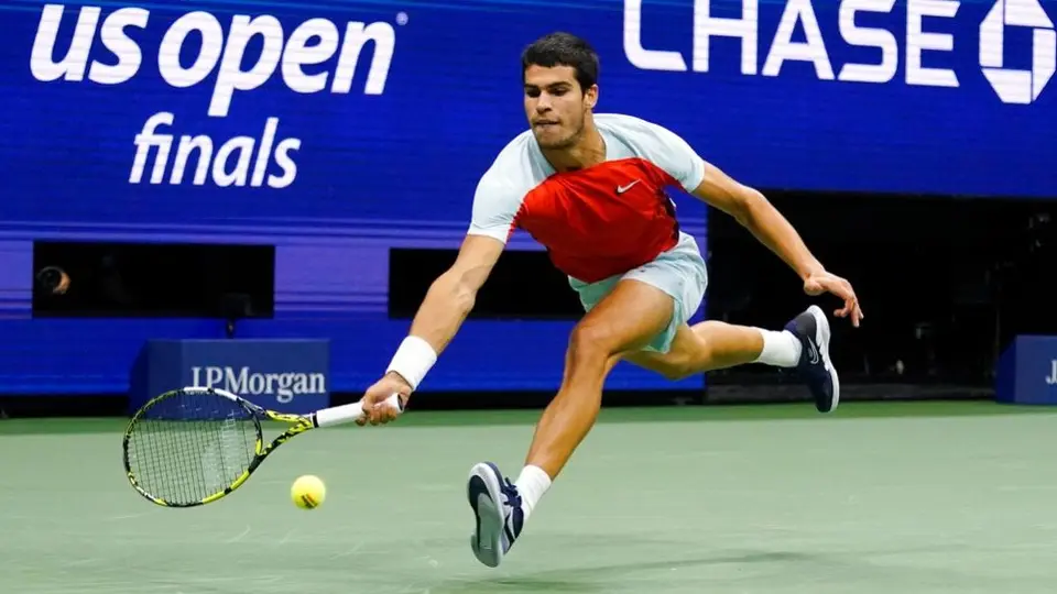 Carlos Alcaraz ‘abolló’ su corona al ser derrotado por Félix Auger-Aliassime en Copa Davis