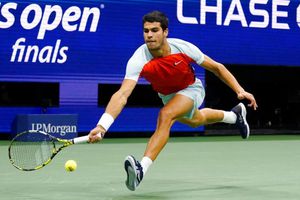 Carlos Alcaraz ‘abolló’ su corona al ser derrotado por Félix Auger-Aliassime en Copa Davis