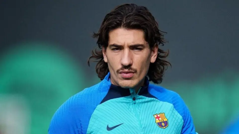 Barcelona: Héctor Bellerín se recuperó y estará disponible para Xavi