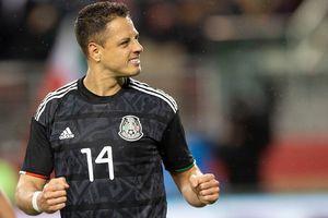 José Ramón Fernández: 'Chicharito no irá a Qatar con el Tri por meter mujeres a la concentración'
