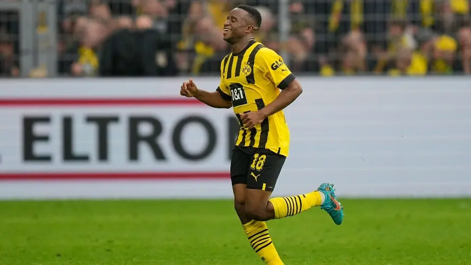Dortmund: Jugador renovará contrato hasta ser mayor de edad por pelea con sus padres