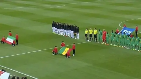 Jugadores de Irán protestaron contra su país al ocultar el escudo de su uniforme