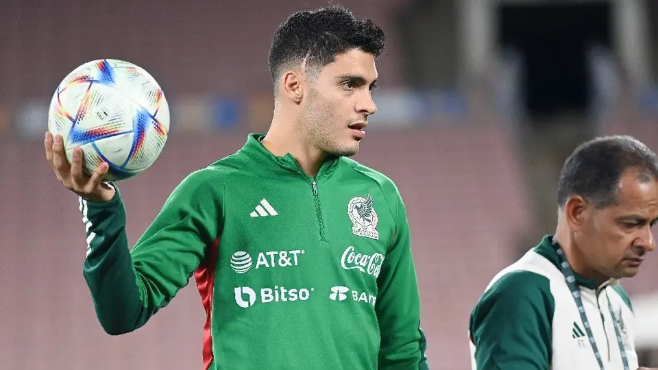 Raúl Jiménez retó al Dibu Martínez a atajarle un penal en Qatar 2022