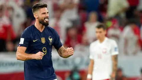 Olivier Giroud sobre comparaciones con Harry Kane "Somos delanteros similares"