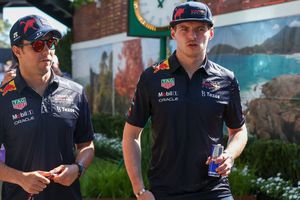 Horner resaltó a Verstappen y minimizó a 'Checo': "Max, muy por encima de todos los pilotos"