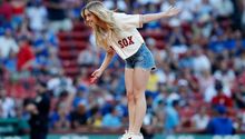 MLB: Red Sox invitó a protagonista de 'Euphoria' a lanzar la primera bola