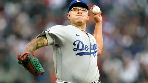 Julio Urías no pierde la esperanza de ver a Chicharito con la Selección Mexicana en Qatar 2022