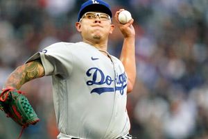 Julio Urías no pierde la esperanza de ver a Chicharito con la Selección Mexicana en Qatar 2022