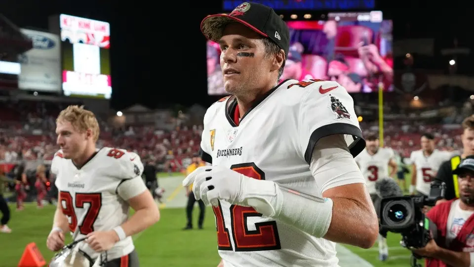 Tom Brady, primer jugador en la NFL en llegar a las 100 mil yardas aéreas