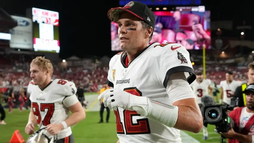 Tom Brady, primer jugador en la NFL en llegar a las 100 mil yardas aéreas