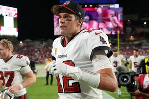 Tom Brady, primer jugador en la NFL en llegar a las 100 mil yardas aéreas