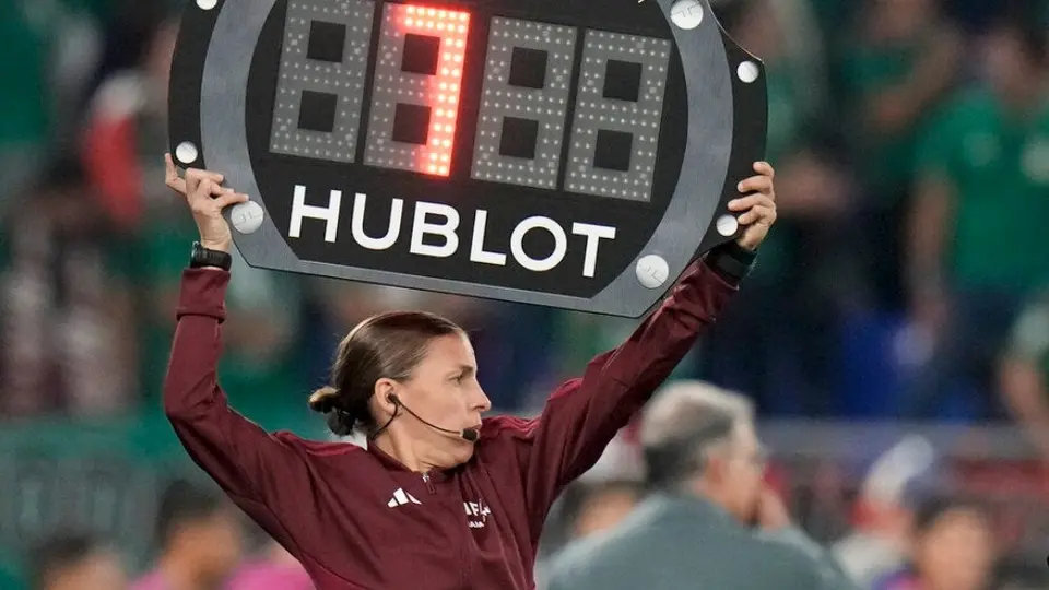 Qatar 2022: Stephanie Frappart será la primera mujer en pitar juego en un Mundial y la acompañará Karen Díaz