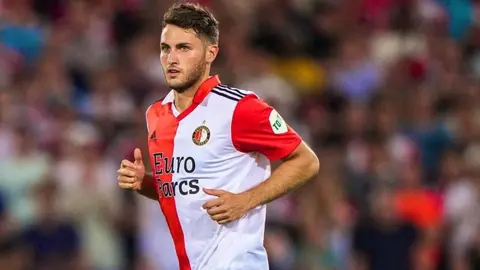Santiago Giménez: El Sevilla buscará fichar al mexicano, apunta prensa española