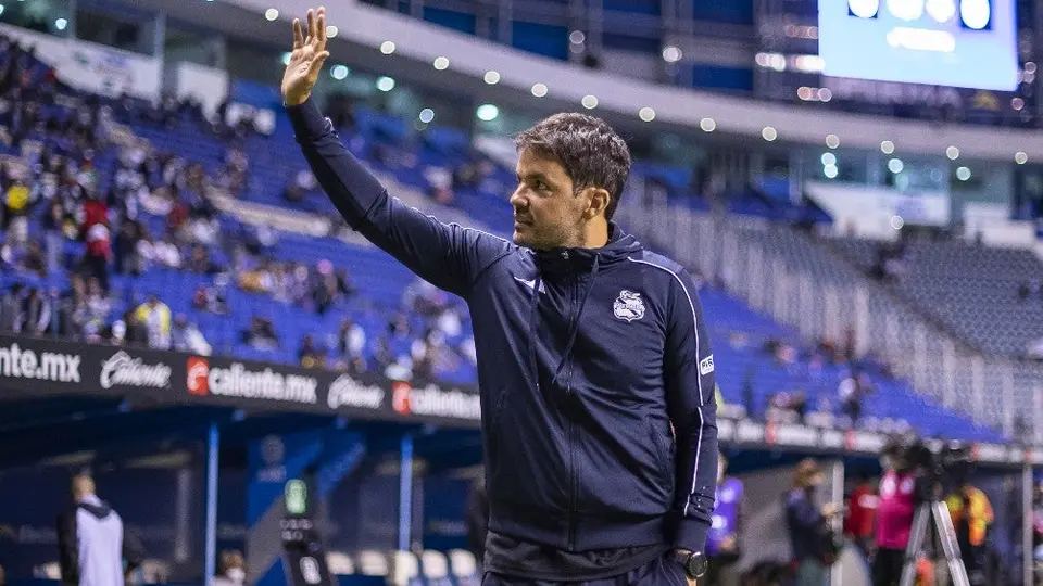 Larcamón sobre Dani Alves: "Los que pertenecemos a la Liga MX lo celebramos"