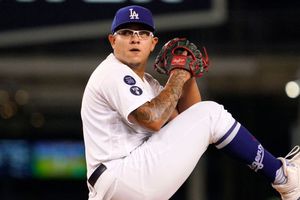 Julio Urías: Seleccionado para abrir el primer juego de la Serie Divisional ante los Padres