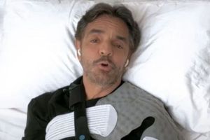 Eugenio Derbez avanza en su recuperación y publicó su primera foto