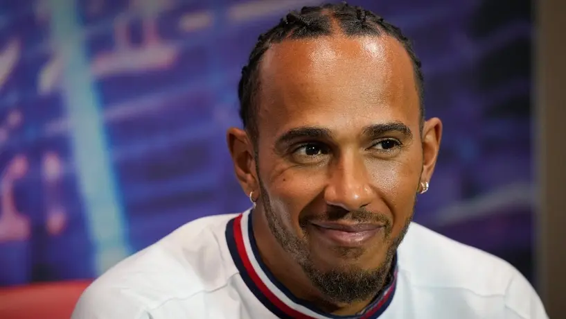 F1: Multan a Mercedes con 25 mil euros por piercing de Lewis Hamilton