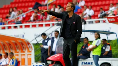 Chivas: John van 't Schip tuvo desliz al mandar su apoyo al Rebaño para el Clásico Tapatío