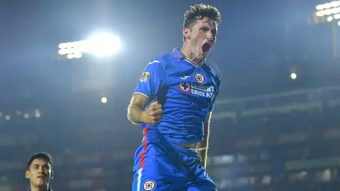 Santiago Giménez: Feyenoord ofertó por el delantero; Cruz Azul rechazó la propuesta