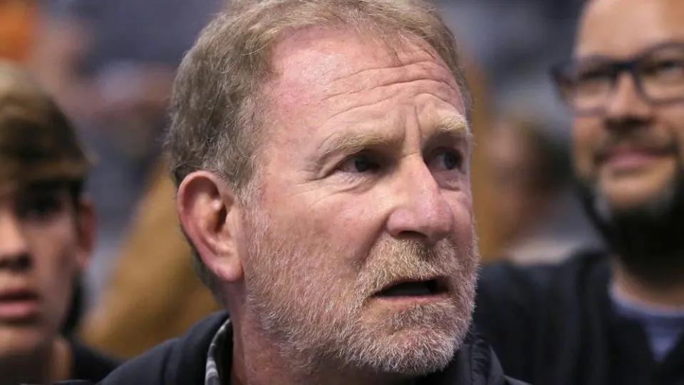NBA: Robert Sarver, dueño de los Phoenix Suns, fue suspendido por un año