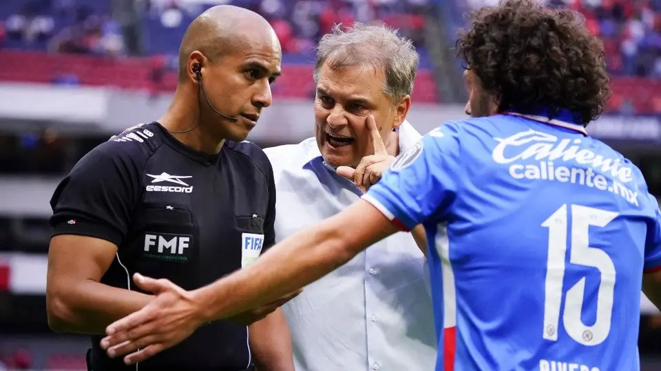 Cruz Azul: Directiva explotó en reclamos al cuerpo arbitral tras caer ante Toluca