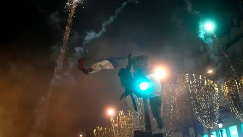 Francia: Disturbios entre aficionados y policías tras derrota en la Final