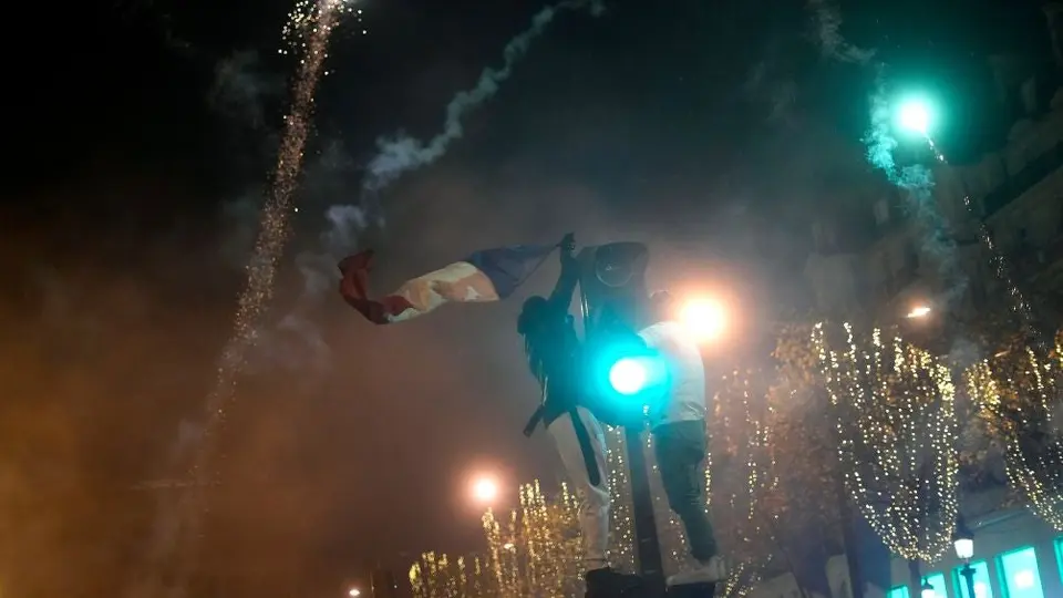Francia: Disturbios entre aficionados y policías tras derrota en la Final
