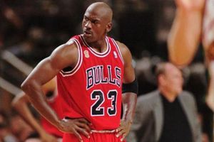 Michael Jordan: Camiseta alcanzó los 10 mdd en subasta; superó el jersey de Maradona