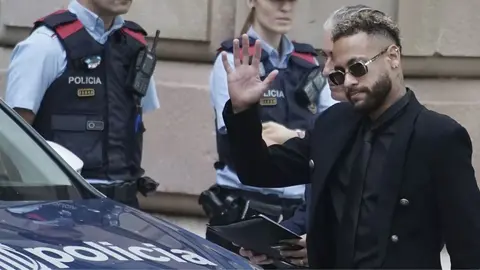 Neymar es absuelto de juicio por fraude en su fichaje con el Barça