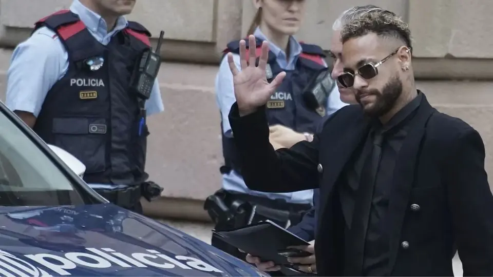 Neymar es absuelto de juicio por fraude en su fichaje con el Barça