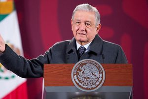AMLO pidió a refresqueras y cerveceras en Nuevo León parar producción por sequía