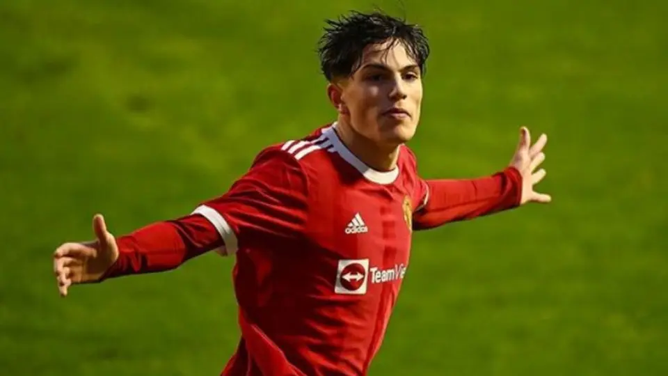 Alejandro Garnacho, joven promesa del United, sorprendió con tatuaje de ‘Súper Campeones’