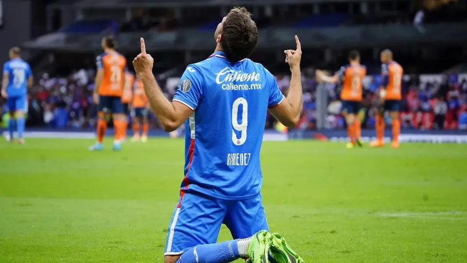 Luis García respalda fichaje de Santi Giménez con Feyenoord: 'Que se vaya y punto'