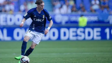 Marcelo Flores hizo magia con un ‘sombrerito’ en partido con el Real Oviedo