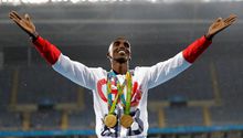 Mo Farah, cuatro veces campeón olímpico, reveló que fue traficado cuando era niño