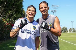 Brandon Moreno y Chicharito Hernández convivieron en el entrenamiento de LA Galaxy