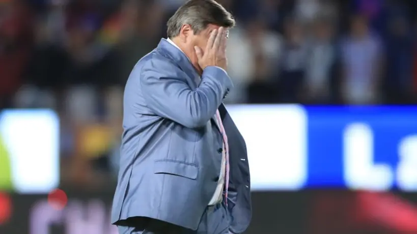 Piojo Herrera, entre lágrimas por derrota del Tri: ‘Si sales a no perder, seguramente vas a perder’