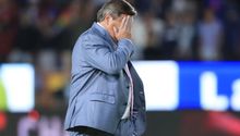 Piojo Herrera, entre lágrimas por derrota del Tri: ‘Si sales a no perder, seguramente vas a perder’