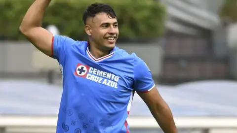 Santiago Giménez a Iván Morales: 'Eres delantero de Cruz Azul y eso me pone feliz'