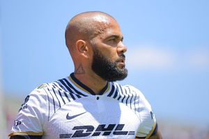 Dani Alves se arregló la barba con el peluquero del Primer Equipo de Pumas