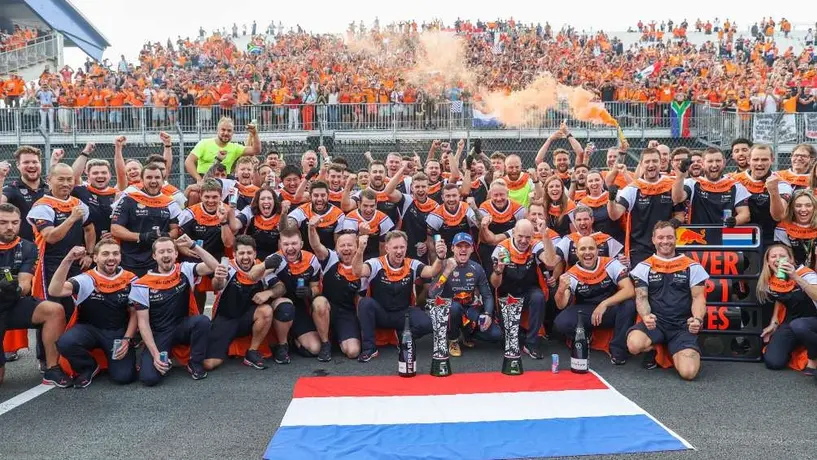 Red Bull: Max Verstappen festejó en su tierra natal la conquista del GP de Países Bajos