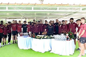 Guillermo Ochoa fue recibido con brindis en el Salernitana