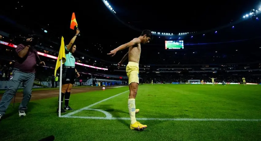 América: Jürgen Damm repite el festejo de CR7 en serenata; sus compañeros le hacen segunda