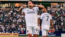 Chicharito Hernández: Luciano Spalletti tiene la camiseta del mexicano en su colección