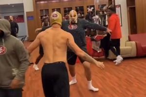NFL: Jugadores de 49ers realizaron 'función' de Lucha Libre en vestidores